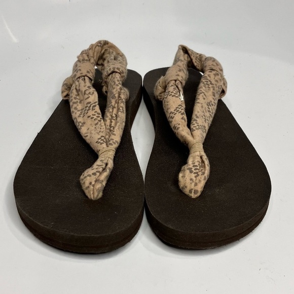 Sanuk sling print sandals tan brown size 7 - Picture 3 of 8